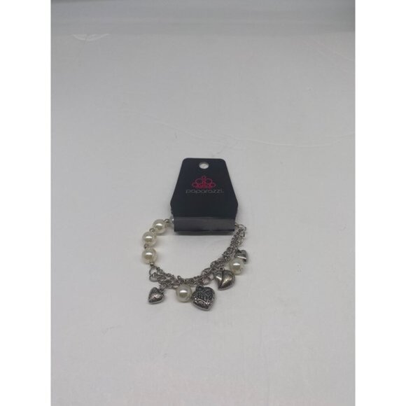 Paparazzi Jewelry Amour White Bracelet Item 52 - Picture 1 of 8